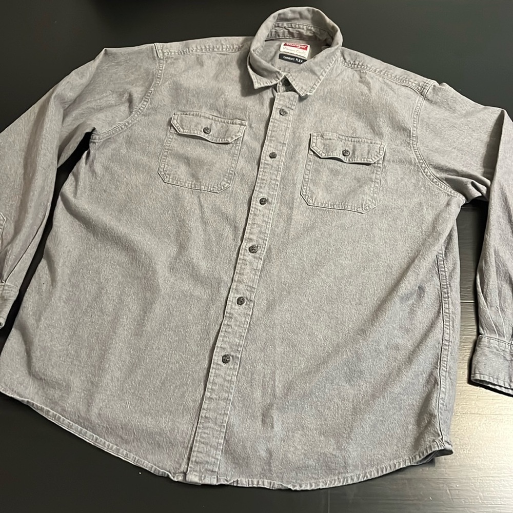 Wrangler,‎ comfort flex button down shirt